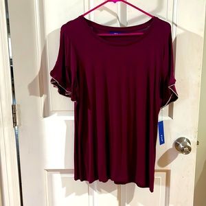 Maroon size large short sleeve shirt, very soft material, detailed sleeves